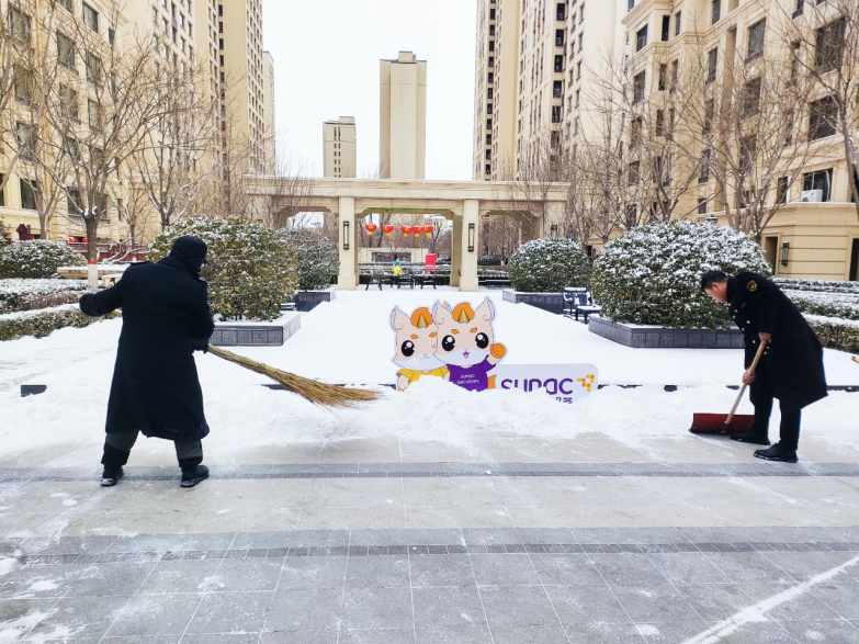 初雪中的温情与守护，融创服务暖心护航业主“安全出行路”