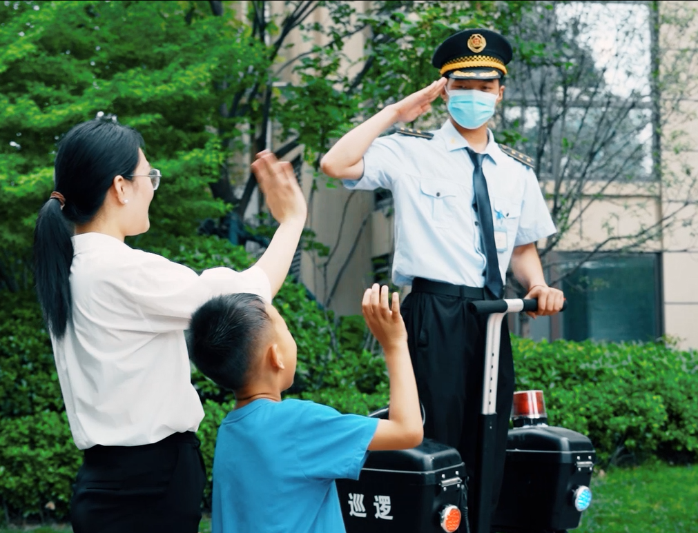 鑫苑服务：固本开新、载誉前行，智慧科技赋能品质服务